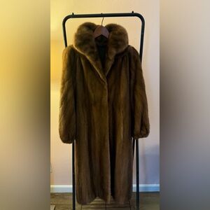 Immaculate Vintage Dasco Full Length Caramel Mink Fur Coat, no signs of wear.